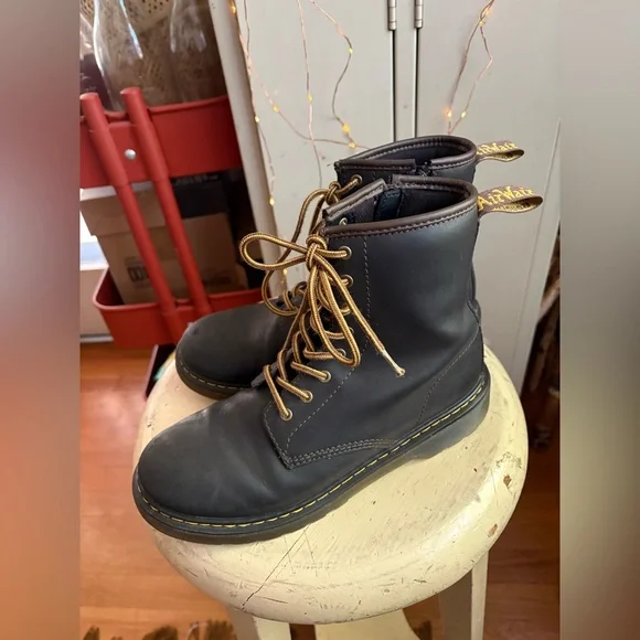 Dr. Martens 1460 8-Eye Boot - Big Kid 5M - Picture 9 of 16